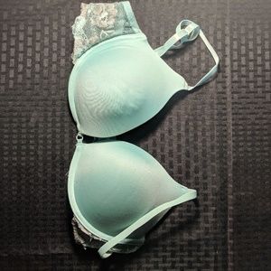 Candie's padded push up bra.